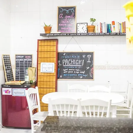 La Ventana Azul Hostel *