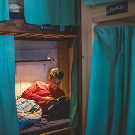 بيت شباب La Ventana Azul *